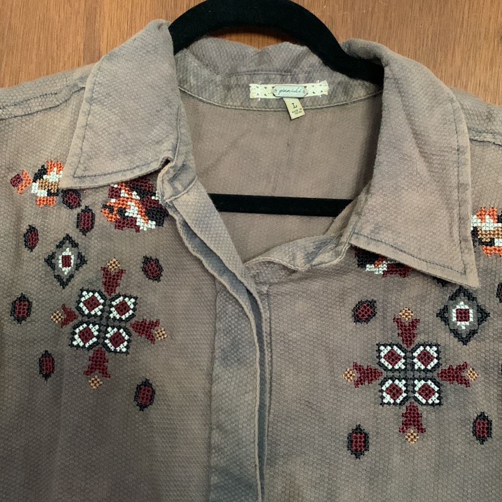 Gimmicks Button Up Large - Picture 2 of 3